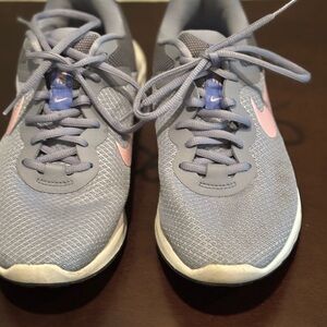 Nike Gray and Pink Sneakers size 9 excellent condition